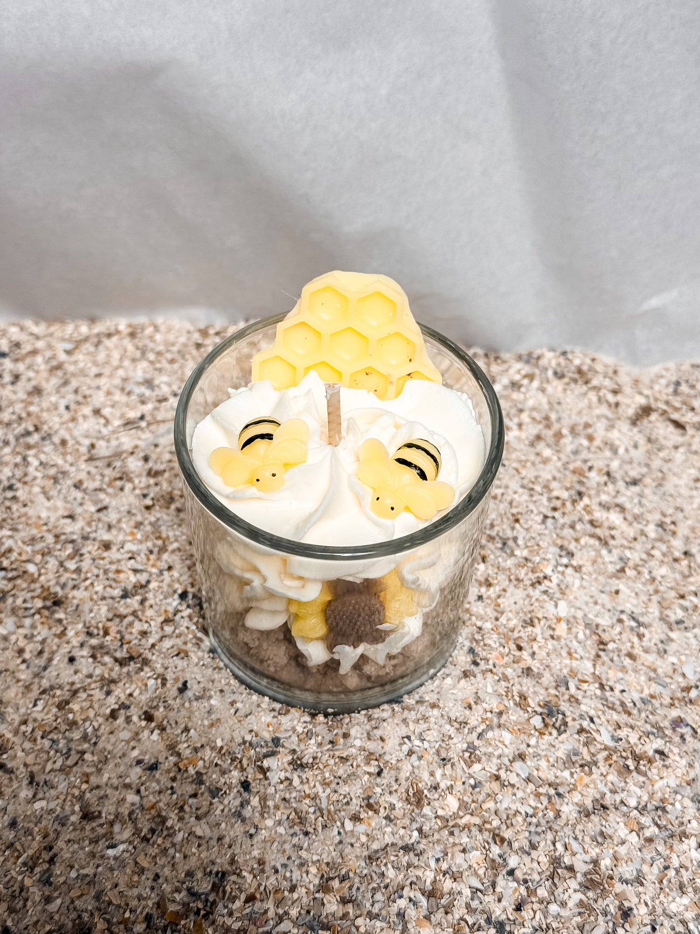 𝐇𝐨𝐧𝐞𝐲 𝐁𝐞𝐞 🐝